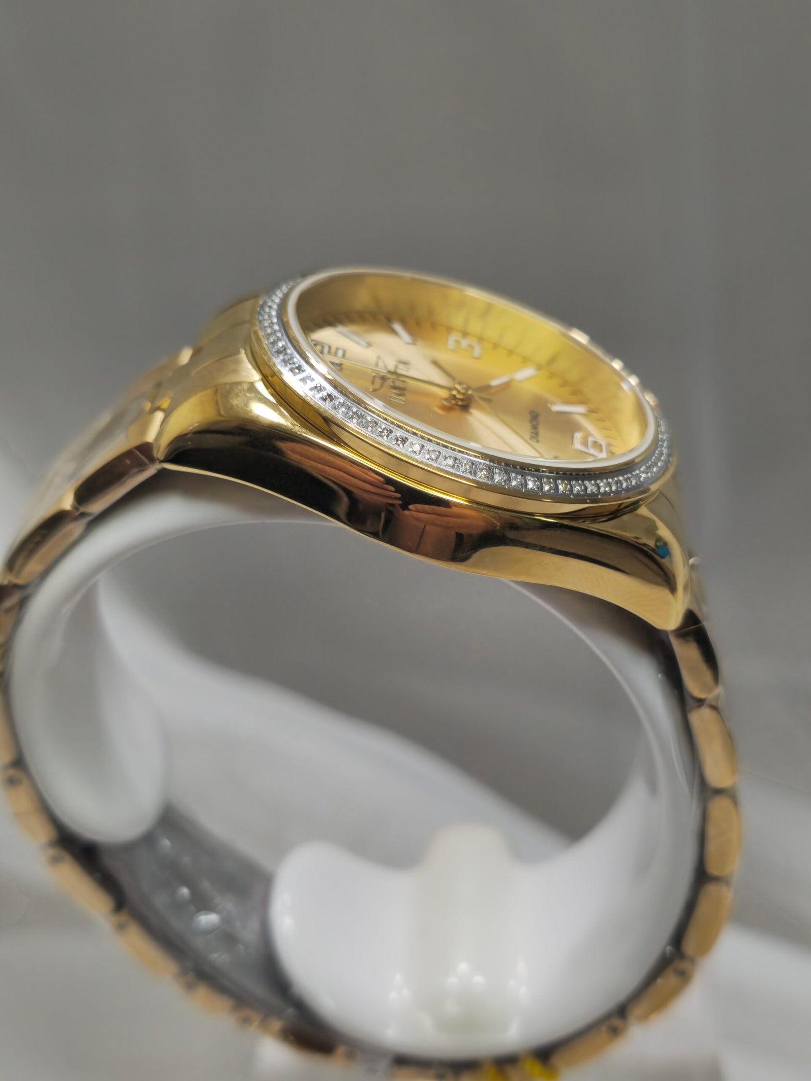 Invicta Elite Diamond 0.28 Carat Diamond Women's Watch - 36mm, Gold - Imagen 3